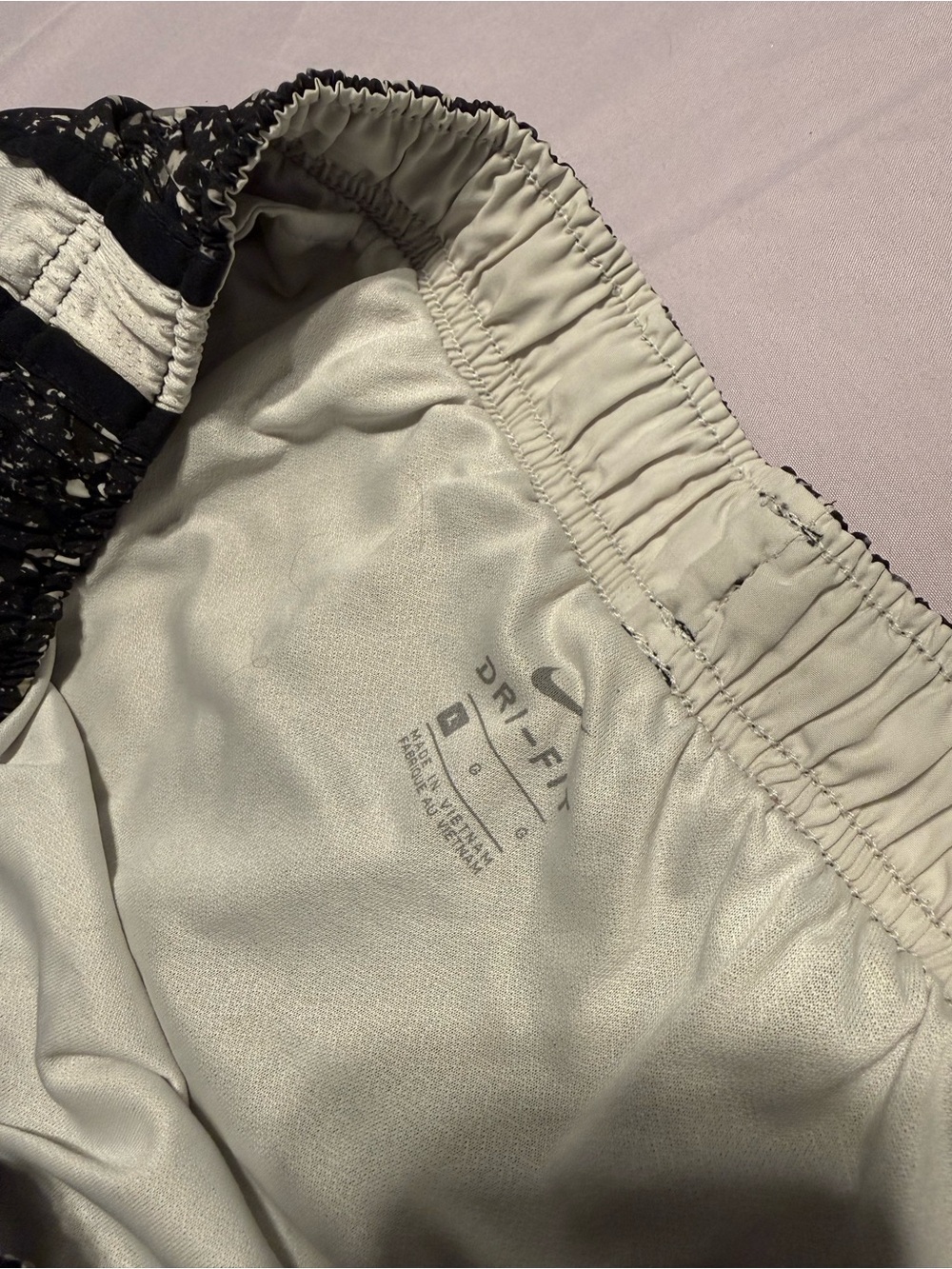 Nike Large Women’s DriFit Tempo Shorts - Picture 2 of 3